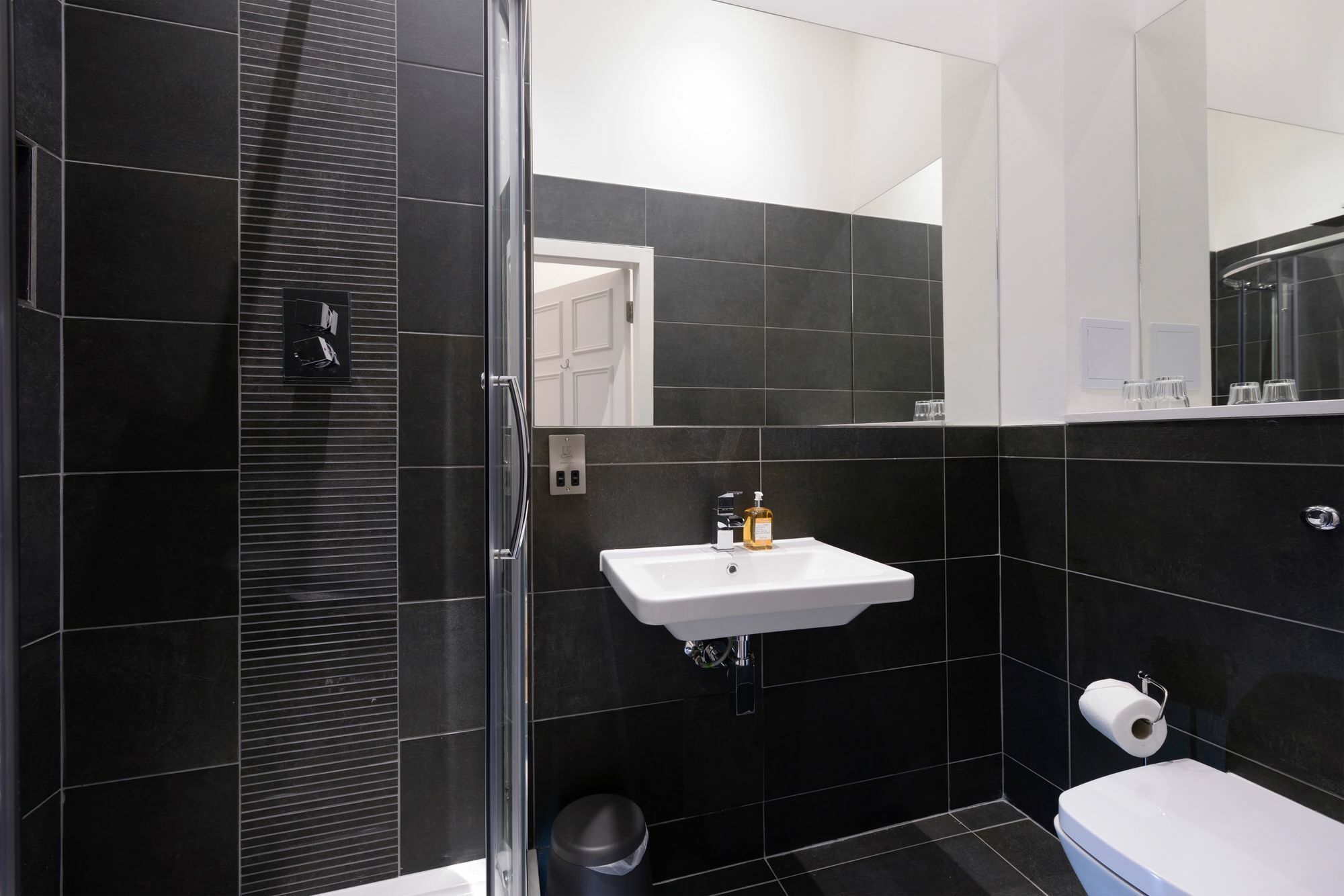 Destiny Scotland - Q-Residence Единбург Екстериор снимка